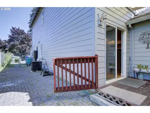 Exterior - 1556 NE 27th Ter, Gresham, OR 97030 photo 10 of 11