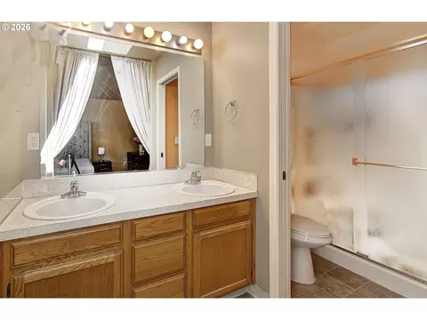 Bath - 1556 NE 27th Ter, Gresham, OR 97030 photo 2 of 4