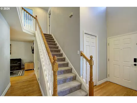 Entry Way - 1556 NE 27th Ter, Gresham, OR 97030 photo 2 of 3