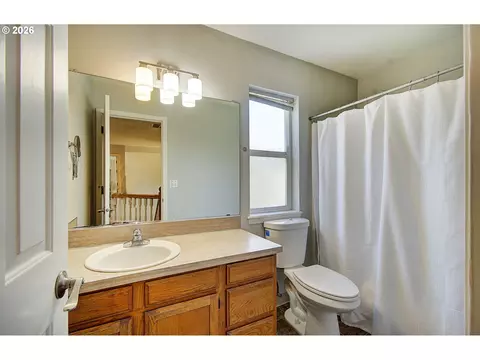 Bath - 1556 NE 27th Ter, Gresham, OR 97030 photo 4 of 4