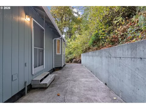 Exterior - 8431 Cason Ct, Gladstone, OR 97027 photo 3 of 5