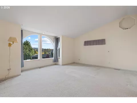 Living - 8431 Cason Ct, Gladstone, OR 97027 photo 5 of 6