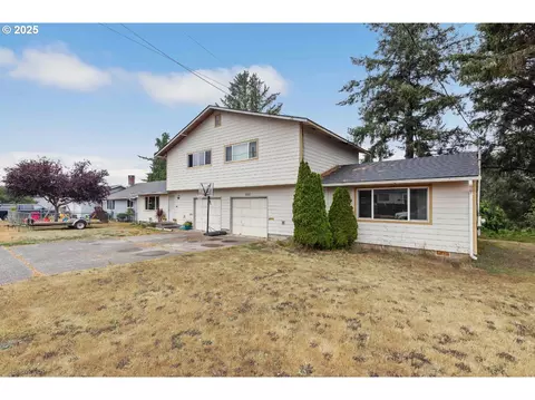 480490 N Wall St, Coos Bay, OR 97420