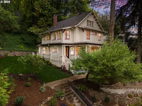 3446 NW Thurman St, Portland, OR 97210
