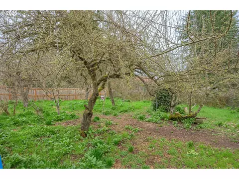 Exterior - 325 River Rd, Eugene, OR 97404 photo 10 of 11