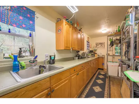 Kitchen - 325 River Rd, Eugene, OR 97404 photo 1 of 6