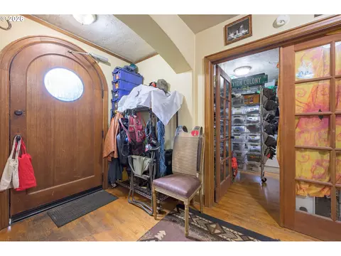 Entry Way - 325 River Rd, Eugene, OR 97404 photo 1 of 5