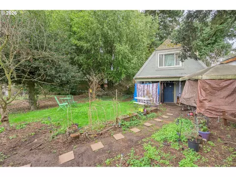 Exterior - 325 River Rd, Eugene, OR 97404 photo 7 of 11