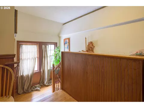 Entry Way - 325 River Rd, Eugene, OR 97404 photo 4 of 5