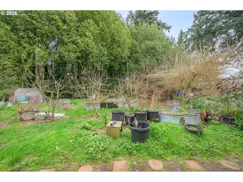Exterior - 325 River Rd, Eugene, OR 97404 photo 9 of 11
