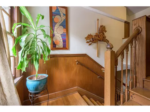 Entry Way - 325 River Rd, Eugene, OR 97404 photo 3 of 5