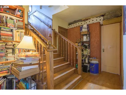 Entry Way - 325 River Rd, Eugene, OR 97404 photo 2 of 5