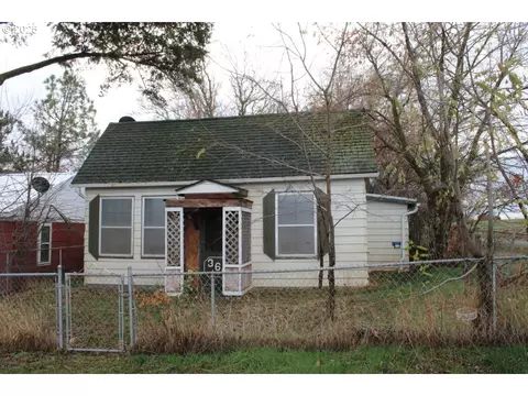 360 W College St, Athena, OR 97813