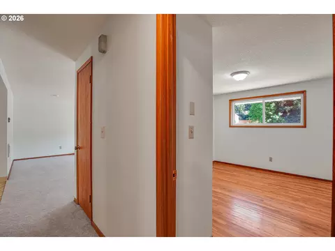 Entry Way - 17055 SE Webster Rd, Gladstone, OR 97027 photo 3 of 3