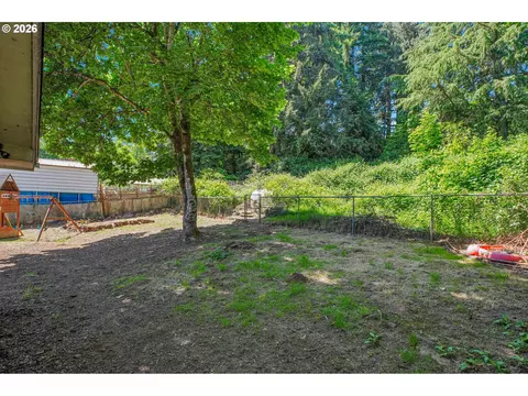 Exterior - 17055 SE Webster Rd, Gladstone, OR 97027 photo 6 of 12