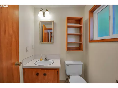 Bath - 17055 SE Webster Rd, Gladstone, OR 97027 photo 1 of 2
