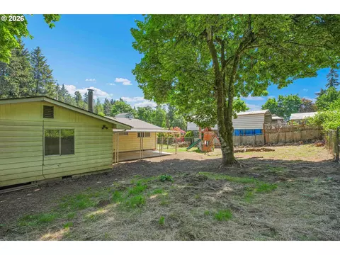 Exterior - 17055 SE Webster Rd, Gladstone, OR 97027 photo 7 of 12