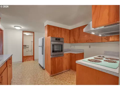 Kitchen - 17055 SE Webster Rd, Gladstone, OR 97027 photo 1 of 5