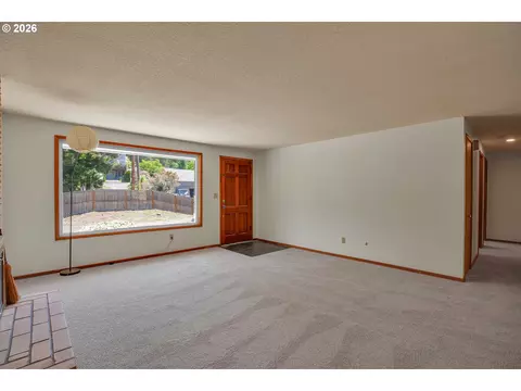 Living - 17055 SE Webster Rd, Gladstone, OR 97027 photo 3 of 6