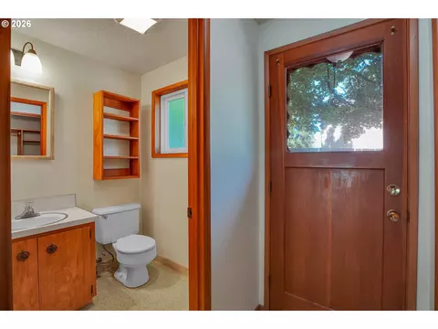 Entry Way - 17055 SE Webster Rd, Gladstone, OR 97027 photo 1 of 3