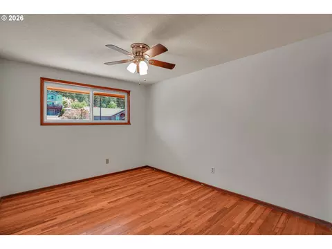 Bedroom - 17055 SE Webster Rd, Gladstone, OR 97027 photo 3 of 6