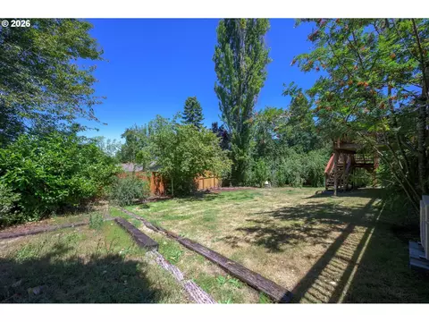 637 E 39th Pl, Eugene, OR 97405 photo 40