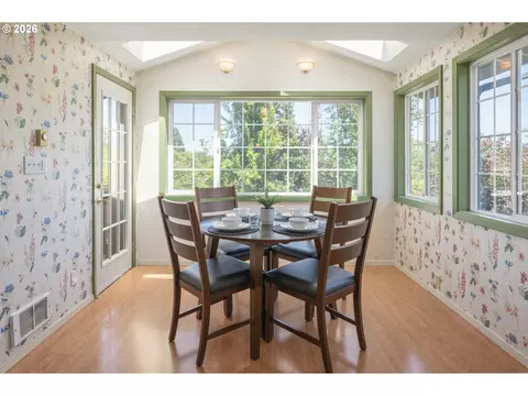 637 E 39th Pl, Eugene, OR 97405 photo 10