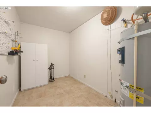 637 E 39th Pl, Eugene, OR 97405 photo 28