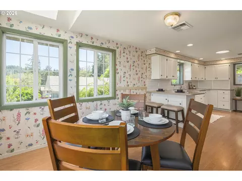 637 E 39th Pl, Eugene, OR 97405 photo 11
