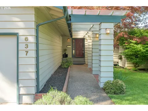 637 E 39th Pl, Eugene, OR 97405 photo 2