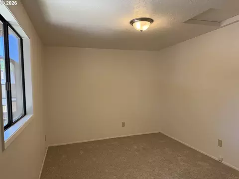 Bedroom - 1434 Fetters Loop, Eugene, OR 97402 photo 5 of 6