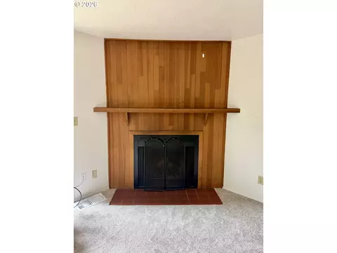 Living - 1434 Fetters Loop, Eugene, OR 97402 photo 3 of 3