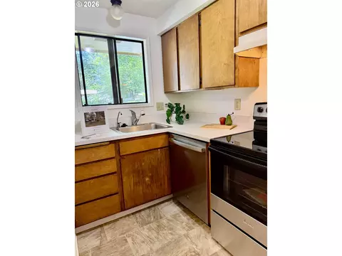 Kitchen - 1434 Fetters Loop, Eugene, OR 97402 photo 1 of 3