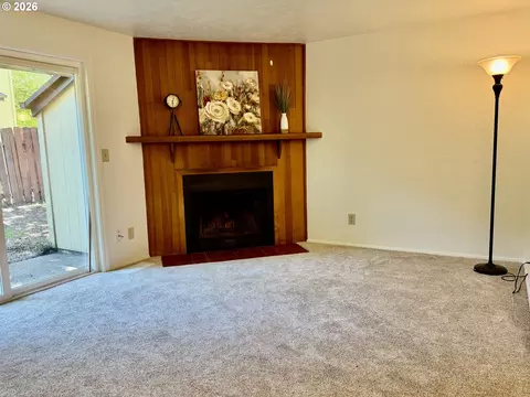 Living - 1434 Fetters Loop, Eugene, OR 97402 photo 2 of 3