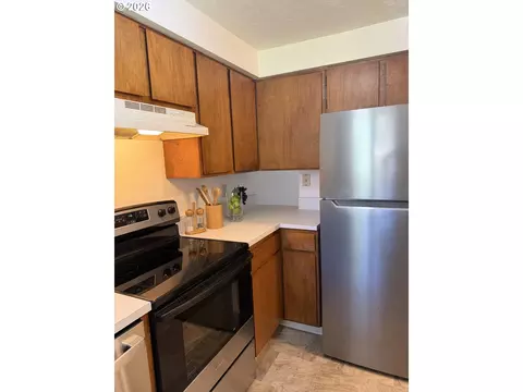 Kitchen - 1434 Fetters Loop, Eugene, OR 97402 photo 2 of 3