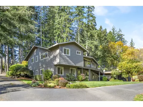 17907 S Edgewood Ln, Oregon City, OR 97045