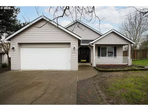 793 10th Ct, Lafayette, OR 97127