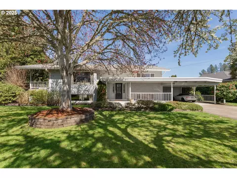 185 W Oriole Dr, Roseburg, OR 97471