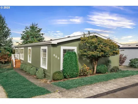 809 SW Crestview Way, Troutdale, OR 97060