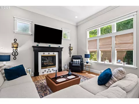 Living - 3489 Riverplace Dr, Eugene, OR 97401 photo 3 of 3