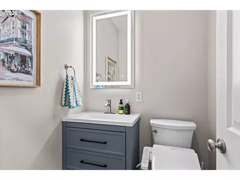 Bath - 3489 Riverplace Dr, Eugene, OR 97401 photo 1 of 7