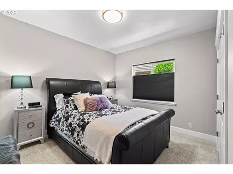 Bedroom - 3489 Riverplace Dr, Eugene, OR 97401 photo 4 of 7