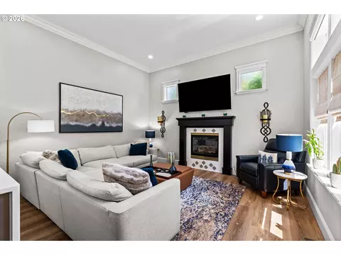 Living - 3489 Riverplace Dr, Eugene, OR 97401 photo 2 of 3