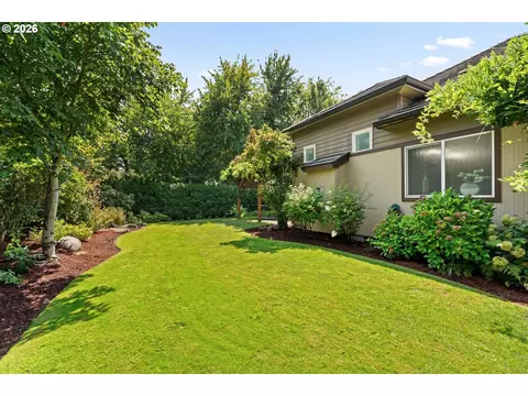 Exterior - 3489 Riverplace Dr, Eugene, OR 97401 photo 6 of 7