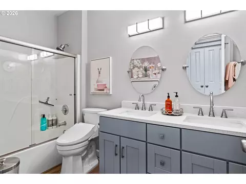 Bath - 3489 Riverplace Dr, Eugene, OR 97401 photo 7 of 7