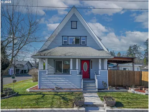 707 N 10th St, Cottage Grove, OR 97424