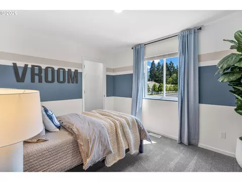 Bedroom - 5780 Bainbridge Rd, Eugene, OR 97402 photo 1 of 5