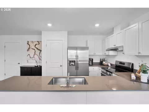 Kitchen - 5780 Bainbridge Rd, Eugene, OR 97402 photo 5 of 5