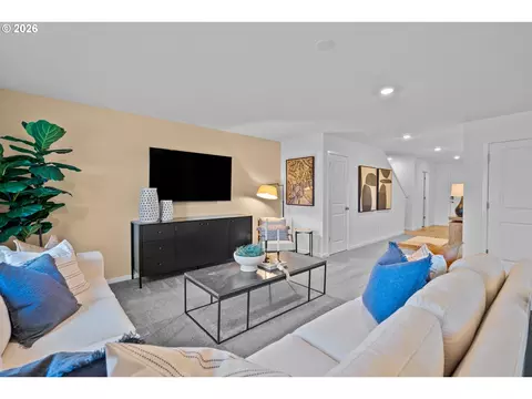 Living - 5780 Bainbridge Rd, Eugene, OR 97402 photo 1 of 1