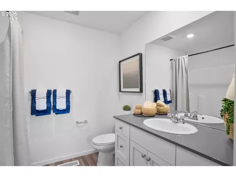 Bath - 5780 Bainbridge Rd, Eugene, OR 97402 photo 3 of 3